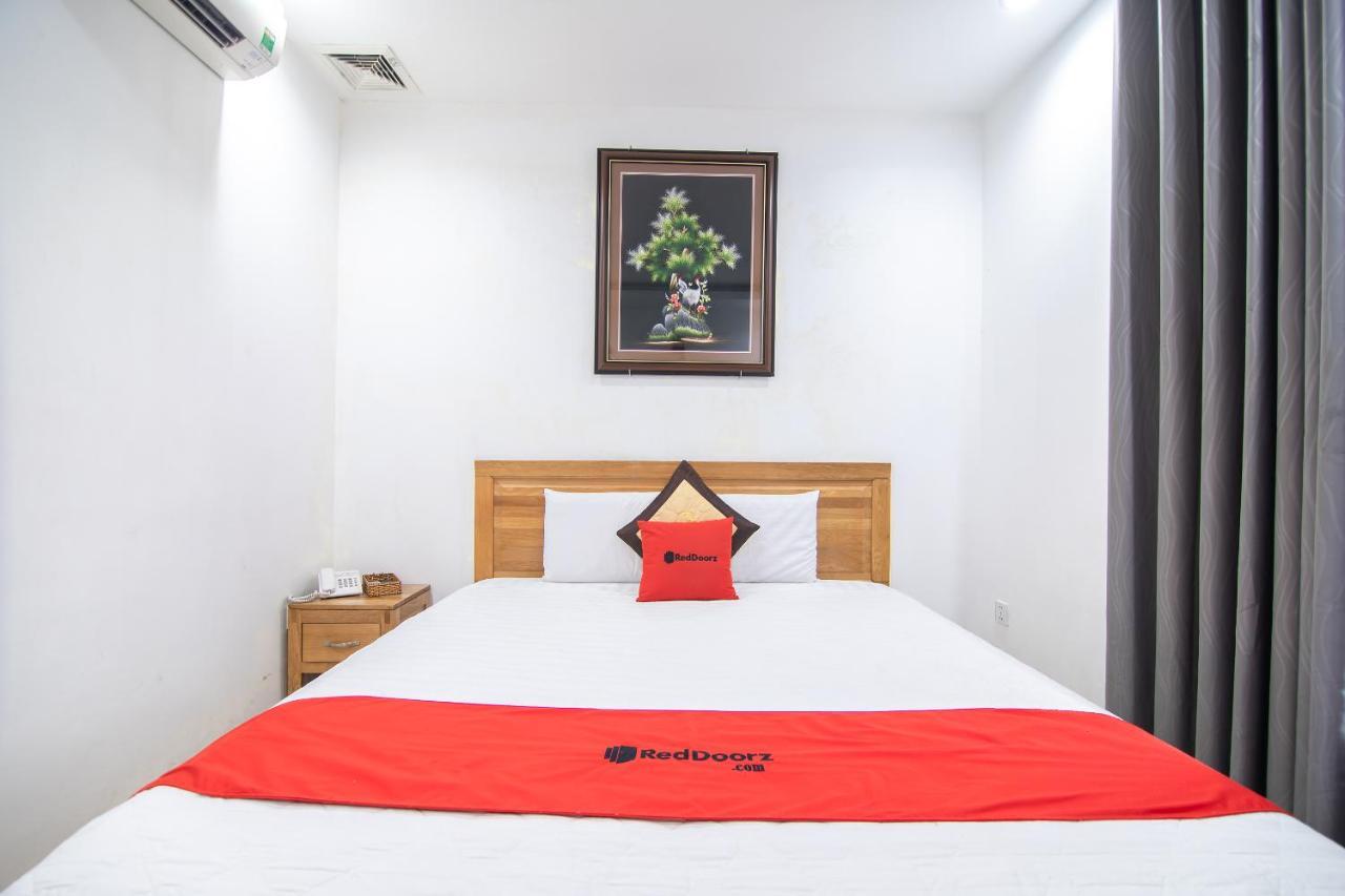 Reddoorz Plus New Sun Hotel Хошимин Экстерьер фото