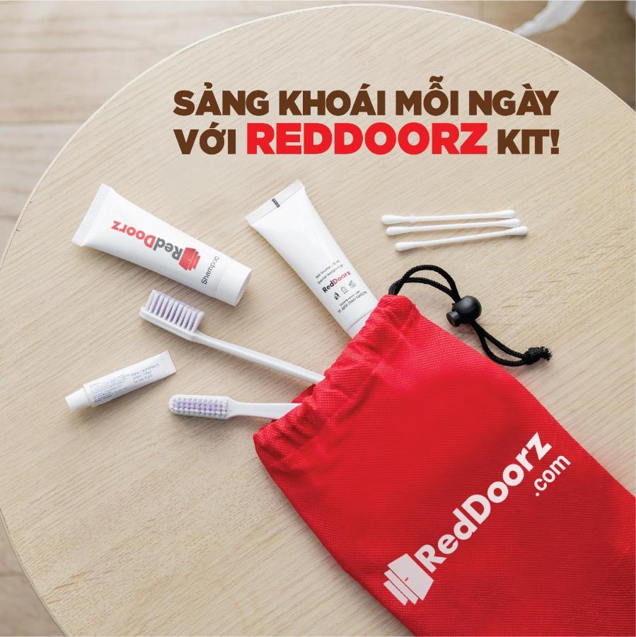 Reddoorz Plus New Sun Hotel Хошимин Экстерьер фото